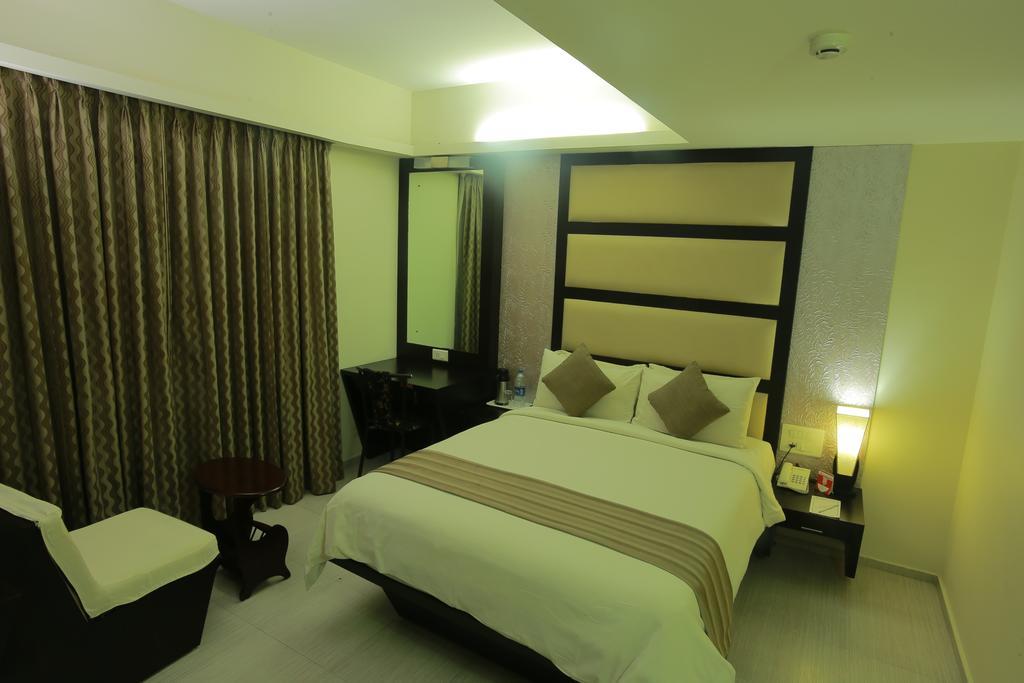 Pattom Royal Hotel Thiruvananthapuram Habitación foto